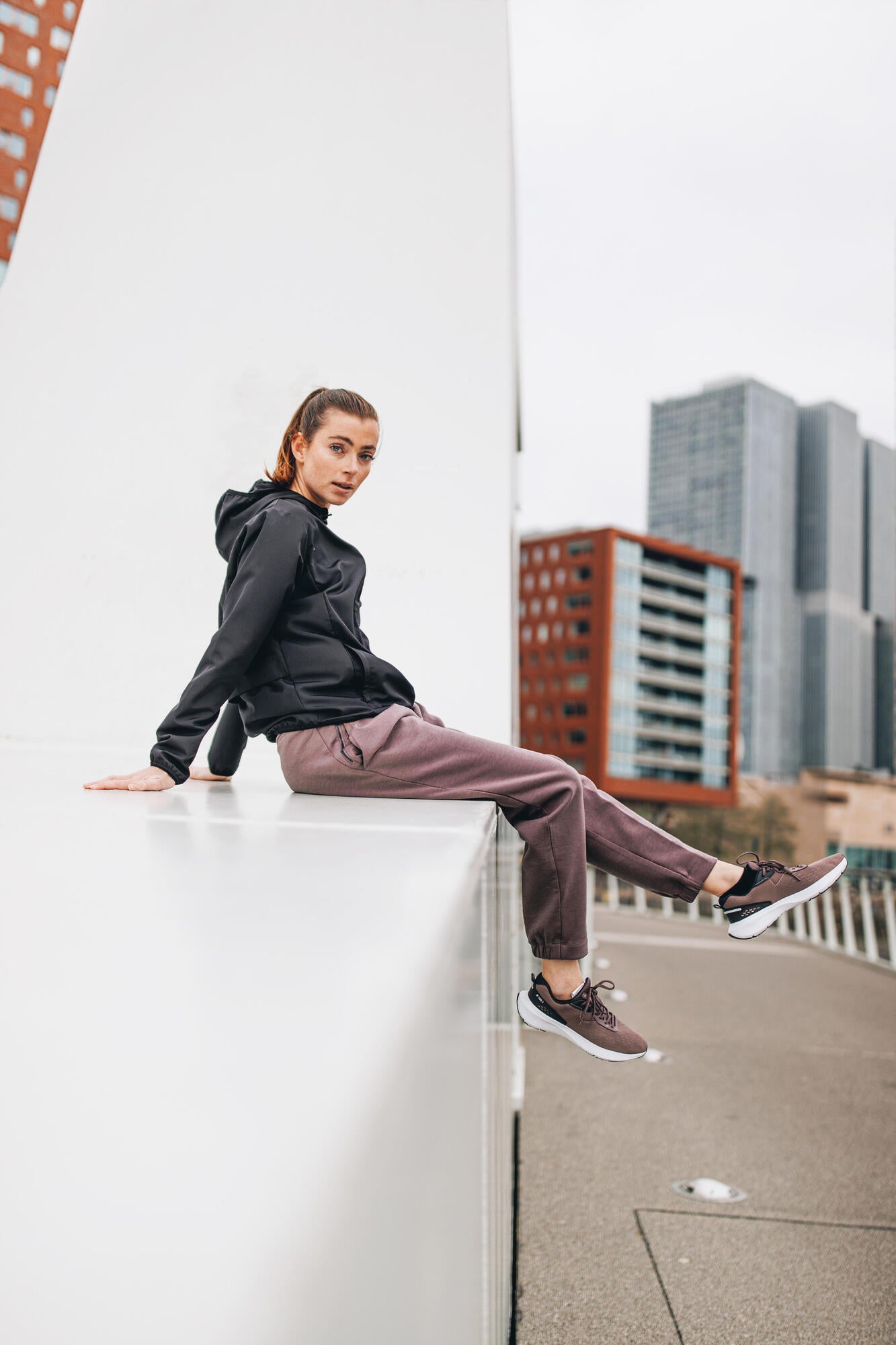 Kiprun Women's Run 100 Windproof Running & Trail Jacket - Image 11